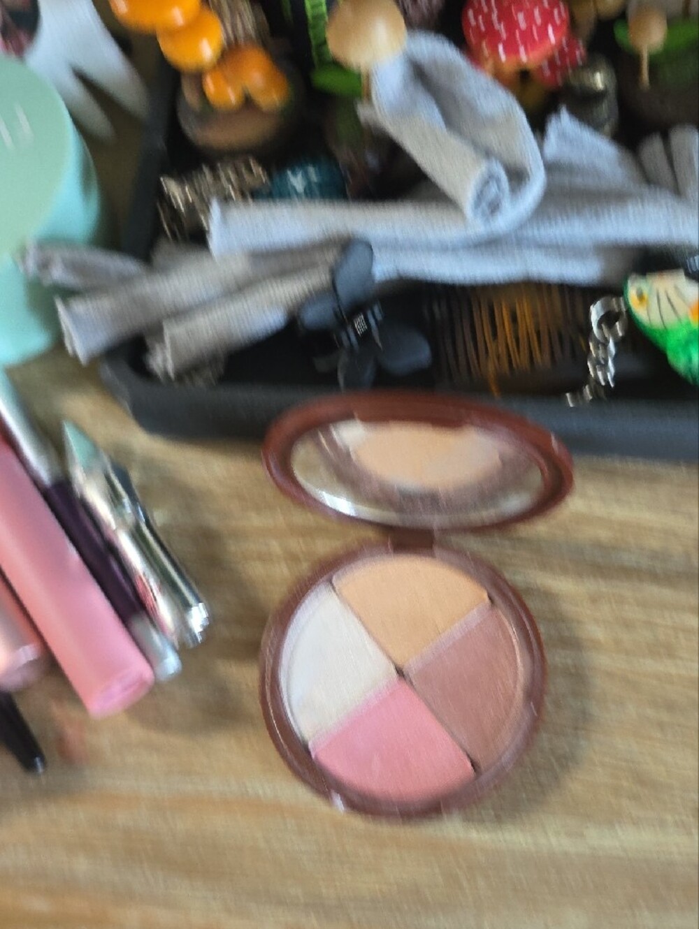 Cosmetics Bundle - Picture 4 of 4